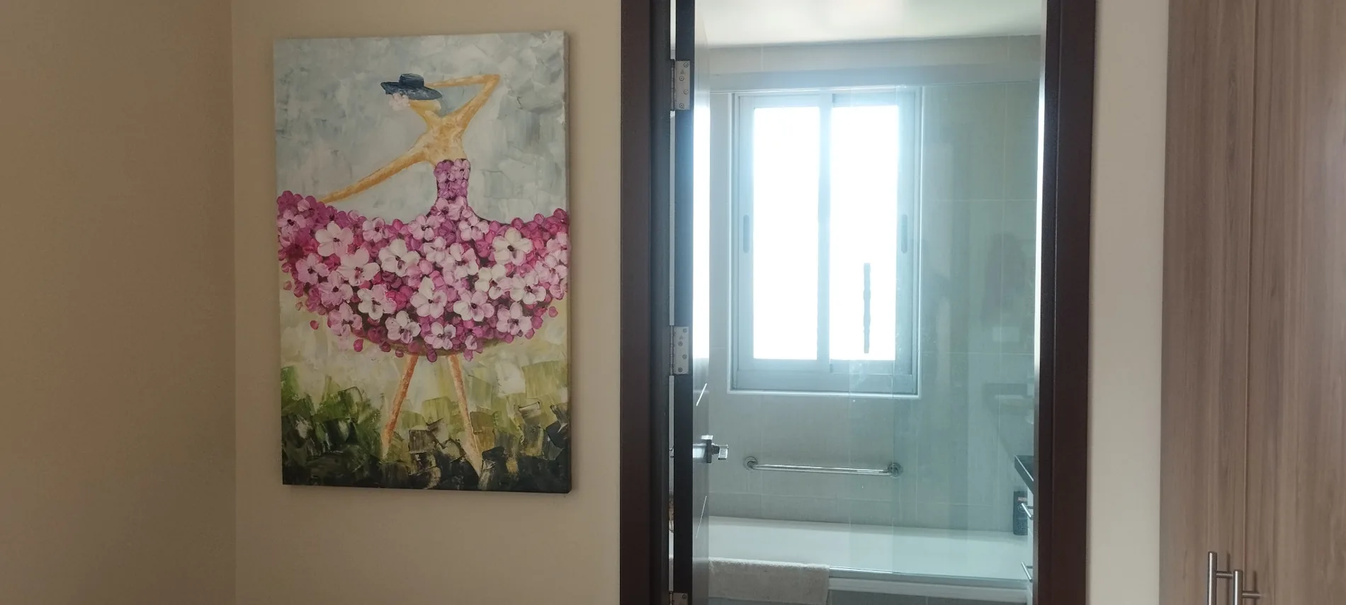 Baño del apartamento con bañera
